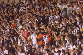 torcida+x+barueri - Apag&atilde;o na chuva