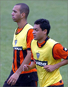 tardelli+e+%C3%A9der+juntos+novamente - Olhos vermelhos