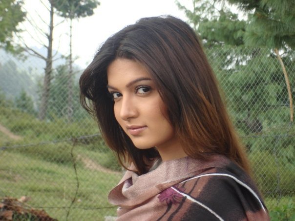 Classify former talented Pakistani actress-Sara Chaudhry.