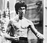 Tranqüilo e infalível como Bruce Lee, virá que eu vi ..