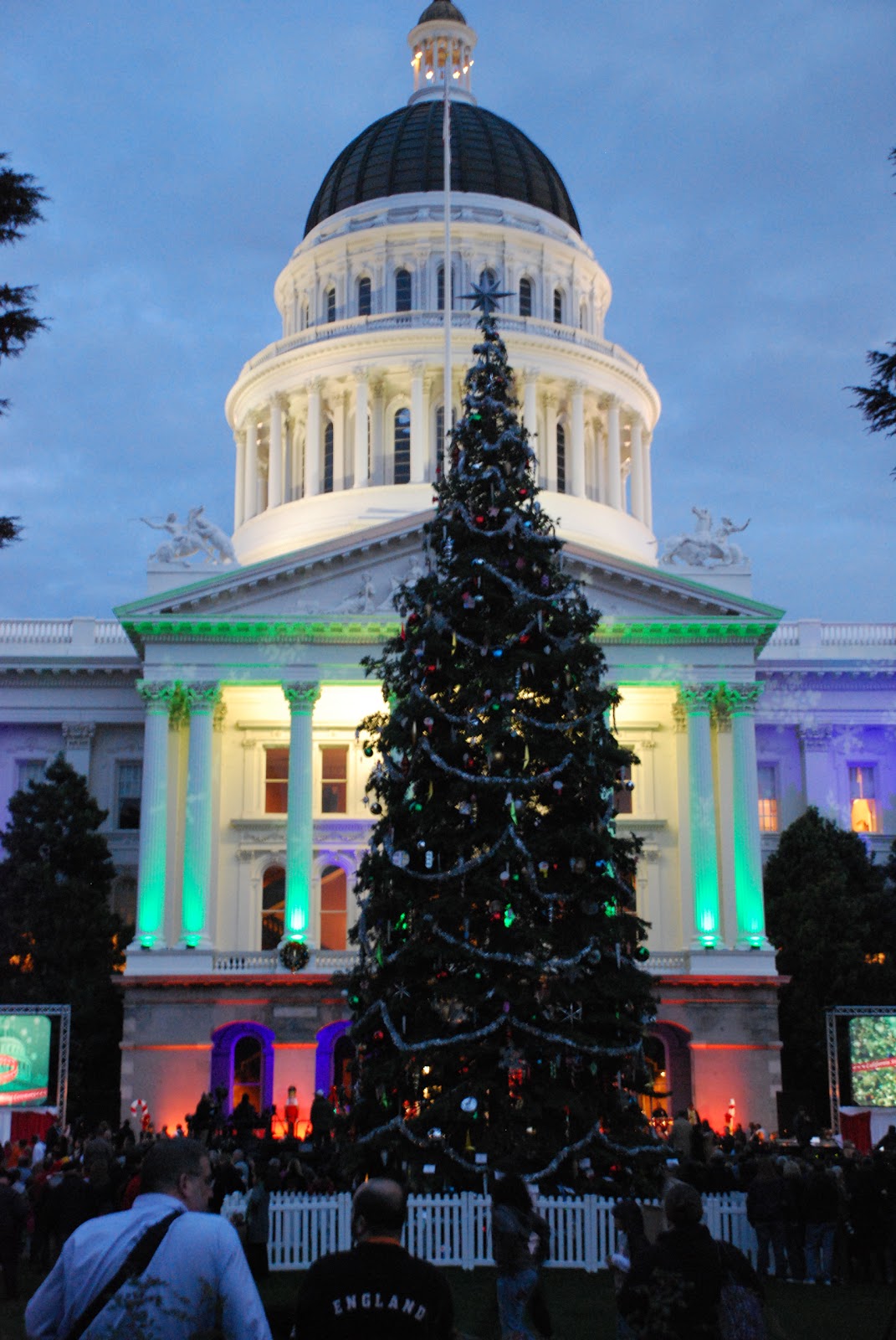 K 2 in Sacramento The 79th Annual California State Capital Christmas