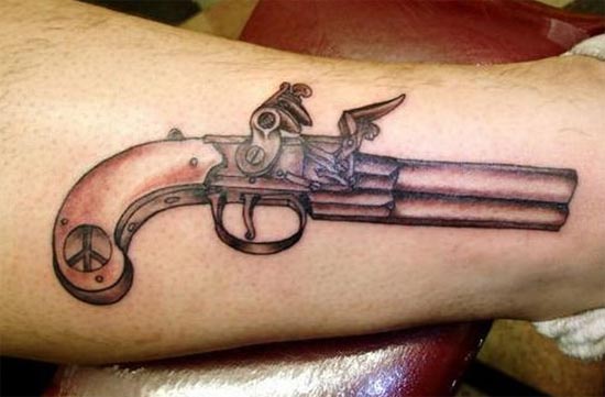 Me Gustas Mucho Tatuagem de Revólver