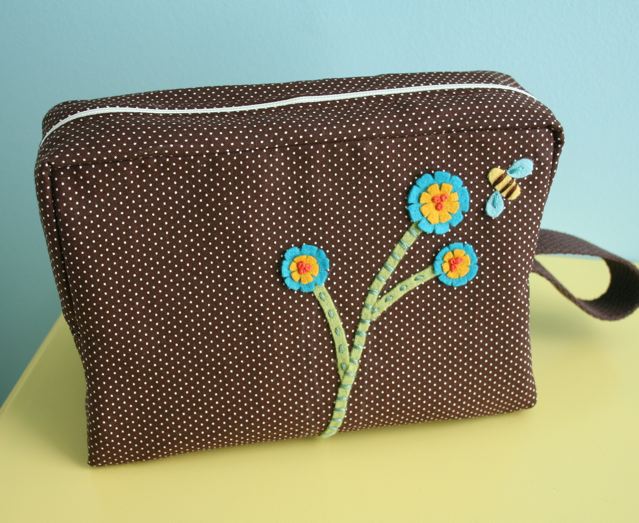 mmmcrafts handmade gifts 2010 WeekendAway Travel Bag