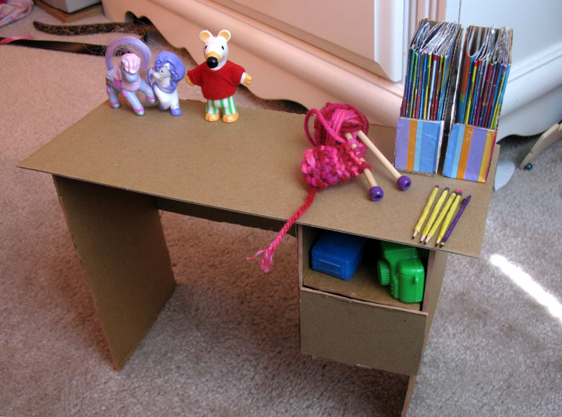 mimiville The doll desk!