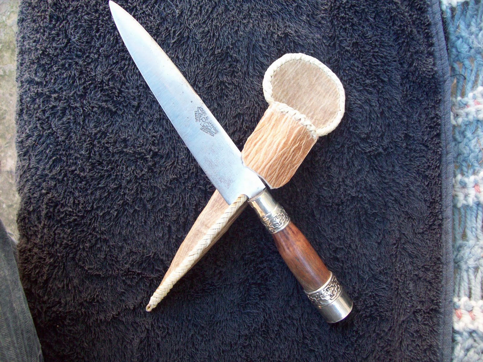 Espacio del Artesano: cuchillo mango de madera con adornos