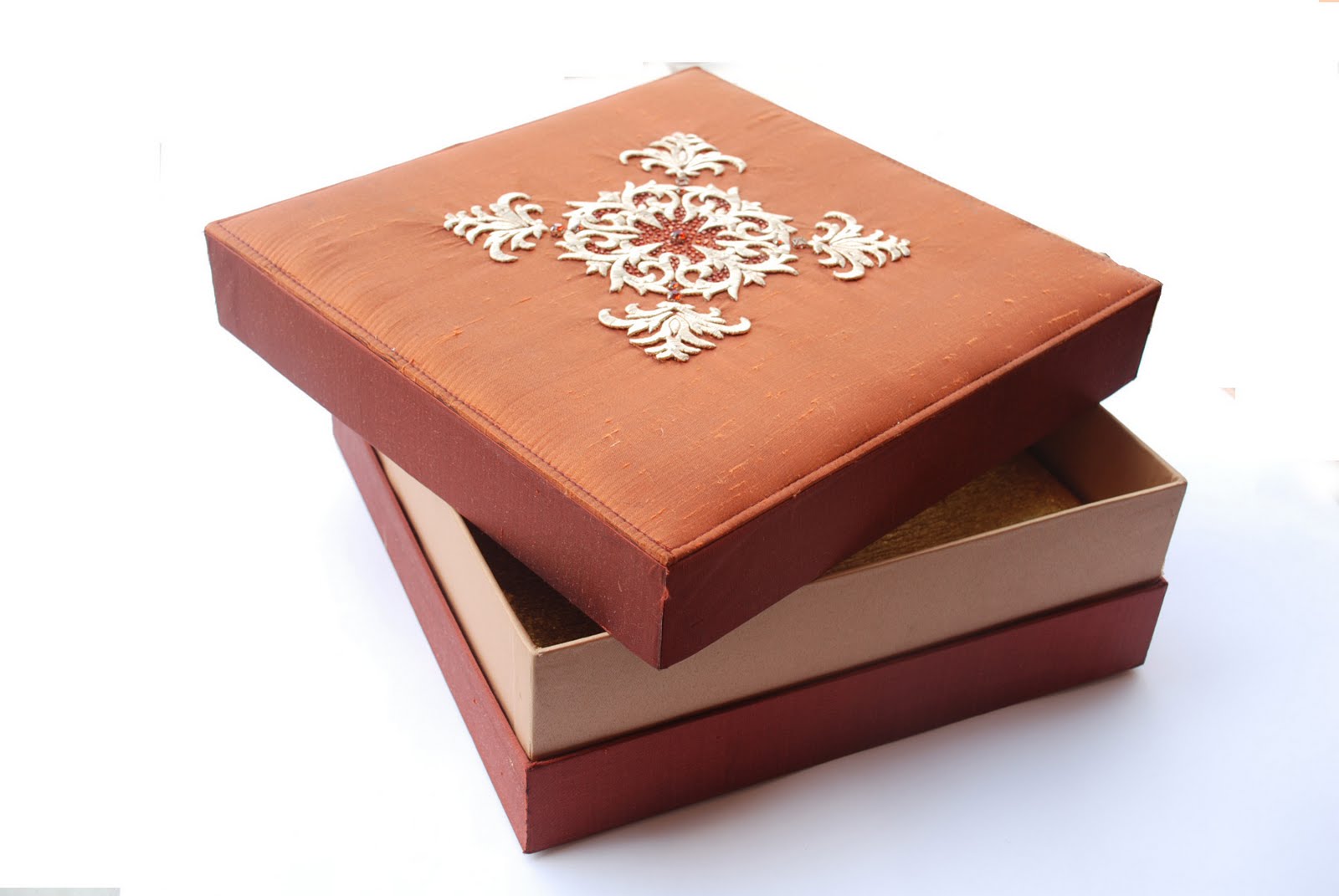 L A - A N A S T O R E: Contoh Kotak