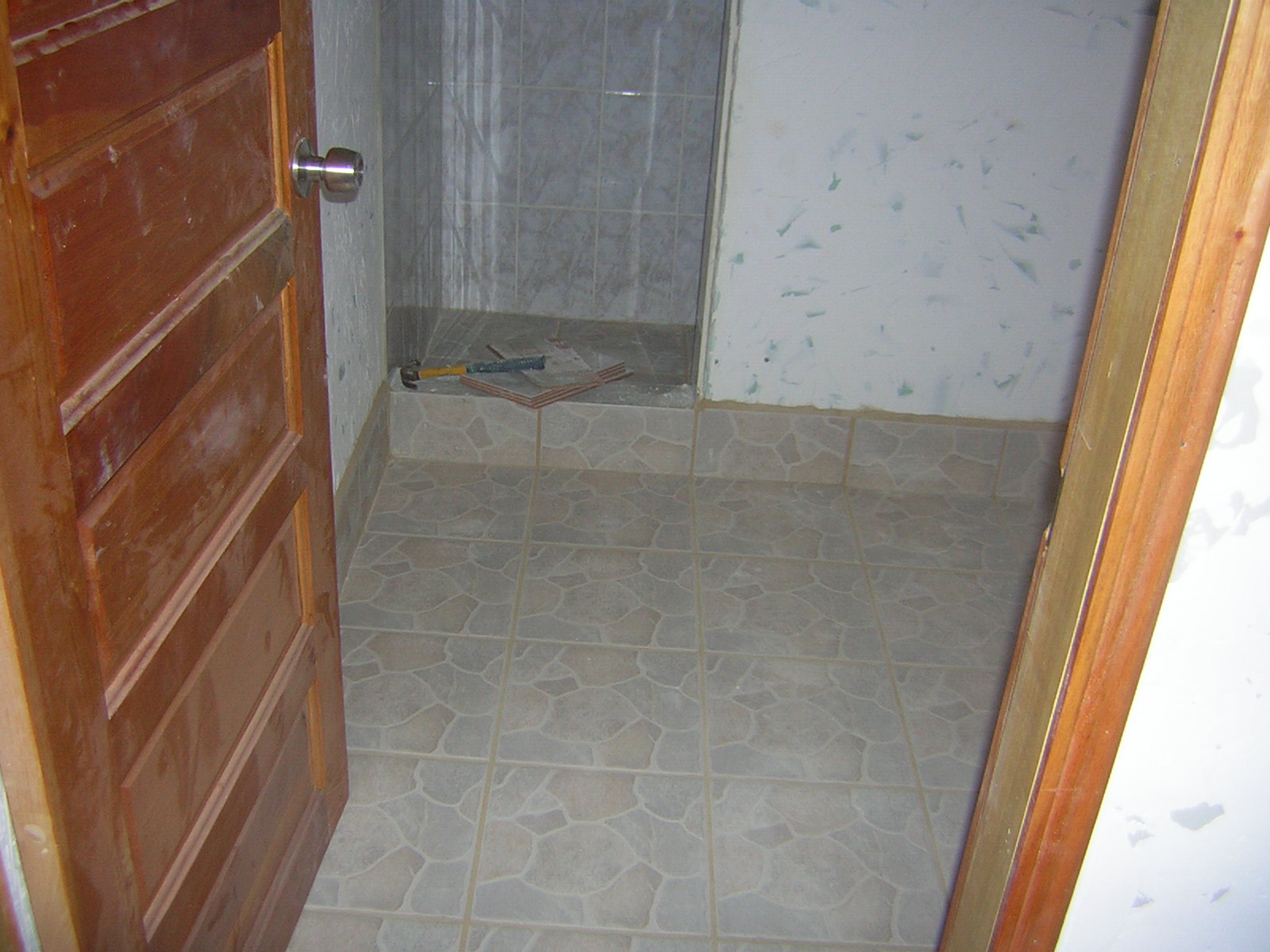 [Bathroom+Tile+job+Nearing+Finish+1-5-2008+6-45-39+AM+1600x1200.JPG]