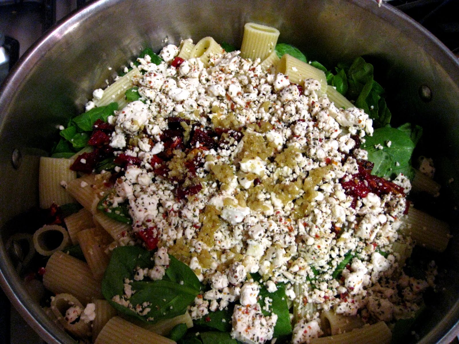 Dishing it up!: Penne Pasta with Sundried Tomatoes, Spinach & Feta