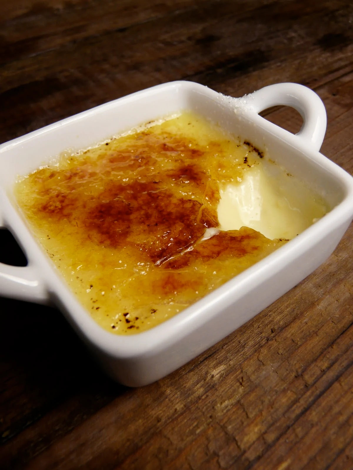 Crème brûlée sans cuisson au four aromatisée à la bergamote