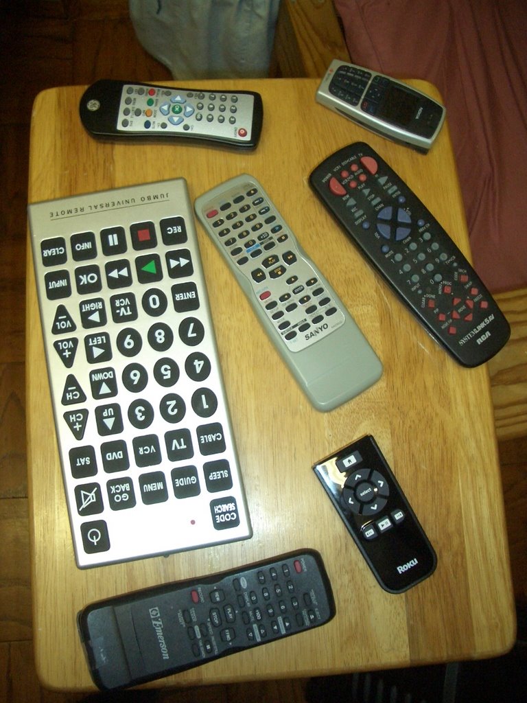 [remotes+1-12-2009+10-05-28+PM.JPG]