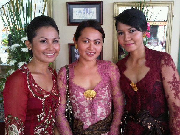 kebaya bali