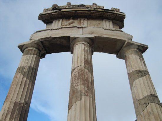 Templo de Atenea en Delfos
