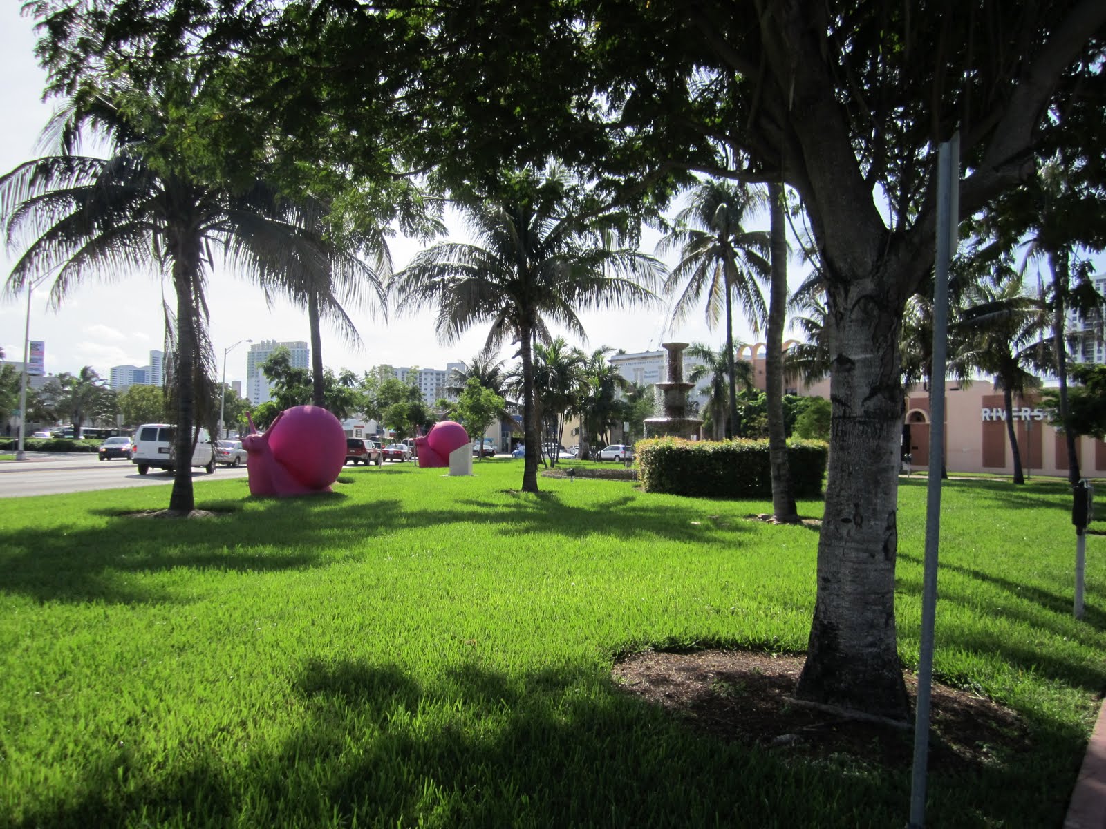 Dave Lammerding Gigantic Pink Snail's invade Miami Beach