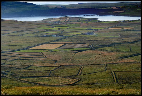 Vue des terres de Portmagee vers l'ile de Valentia Island