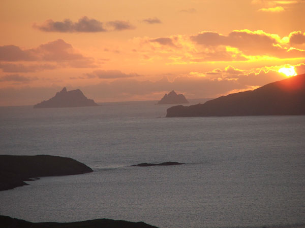 Eng wonnerbar Vue op d'Skelligs bei den Puffin's Island