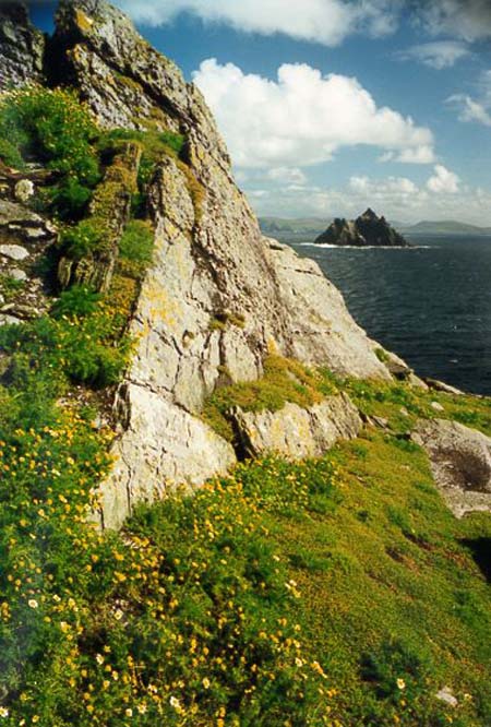 Vum "Skellig Michael" op den "Little Michael" gekuckt