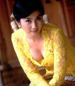 KOLEKSI CEWEK CANTIK: Desi Ratnasari bugil