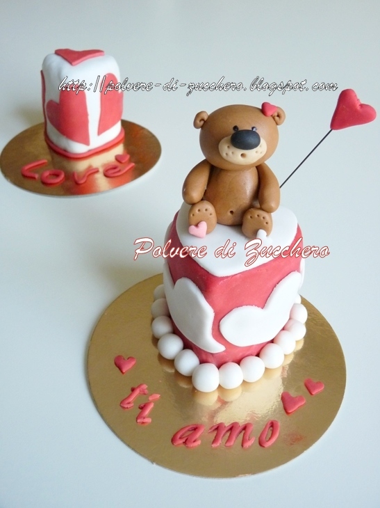 Torta San Valentino: la mini cake  Polvere di Zucchero:cake design e sugar  art.Corsi decorazione torte,cupcakes e fiori.Shop on line