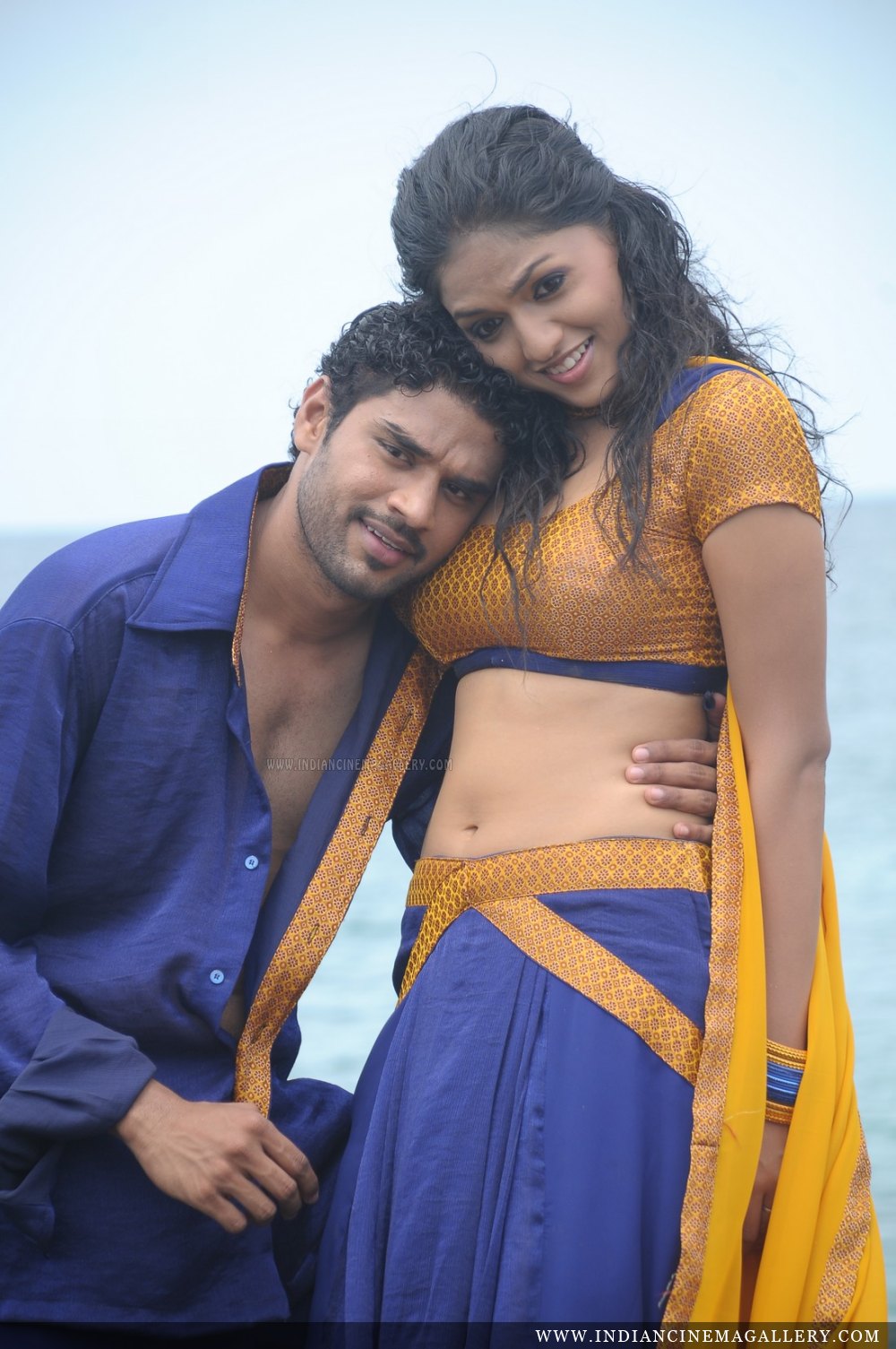 [sunaina+deep+navels+show.jpg]