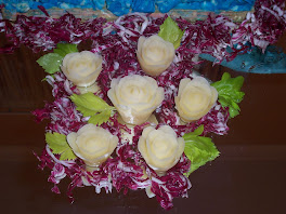 giardino con rose di patate