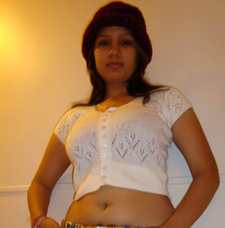 Mallu Photo Gallery: Pretty looking girls showing their boobs