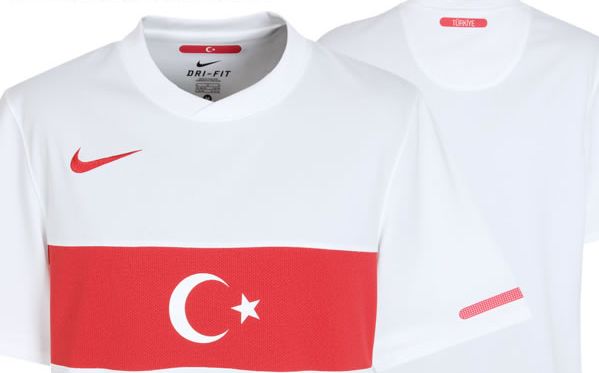 [turkey-10-12-away-nike-kit.jpg]