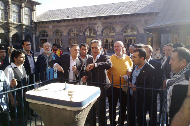 [B_d5891f7c8774c1cef80e4ae092144ad6.jpg]