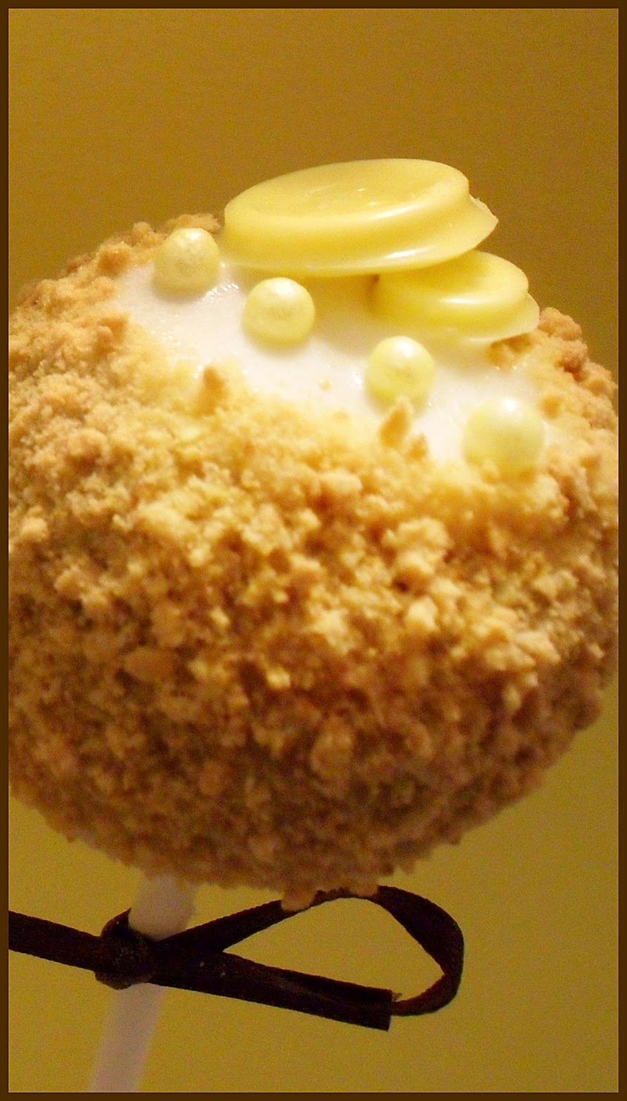 hero-cake-pops-working-woman-heroine-cake-pops