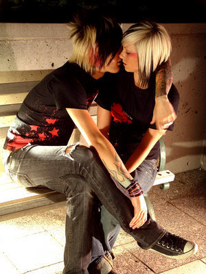 What a cute emo couple kissing