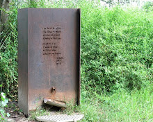 ESCULTURA A BANYOLES DE L'ARTISTA LOCAL CARME PUJOL, 2002.