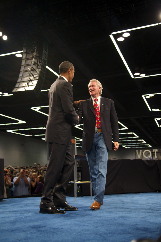 ObamaKitzhaber_Michael+LloydPhoto.JPG