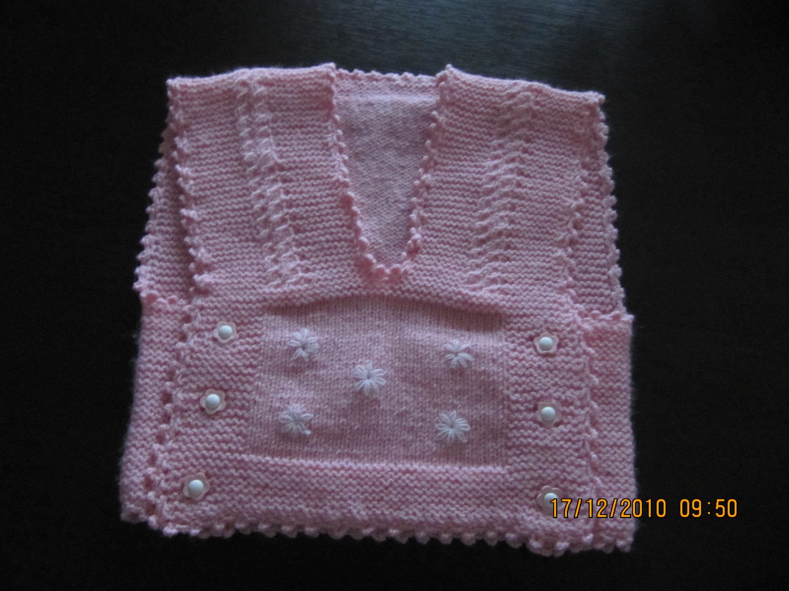 derya baykal çok kullanışlı beyaz ve lila bebek yelekleri