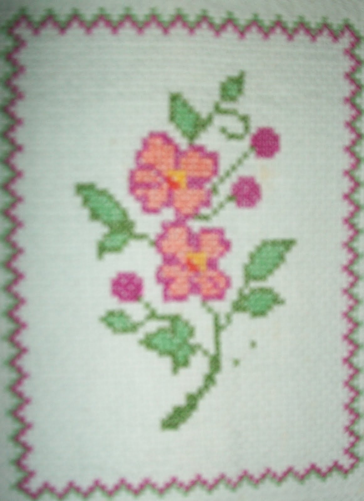 Artesanatos e Manias da Dani: FLOR EM PONTO CRUZ