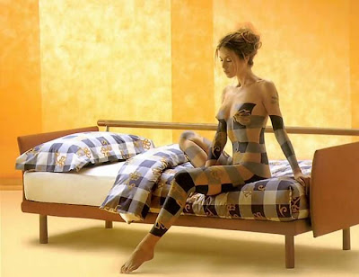 Bedsheet Body Painting