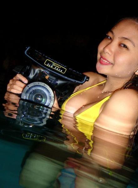 Awesome Pinay Hot Chick W Her Slr