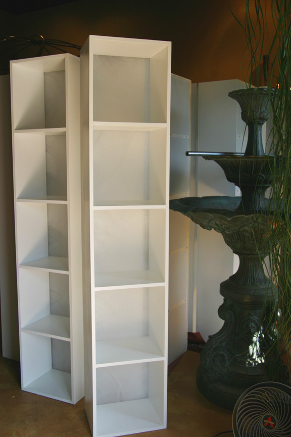 Rose et Lis Glossy white cubbies