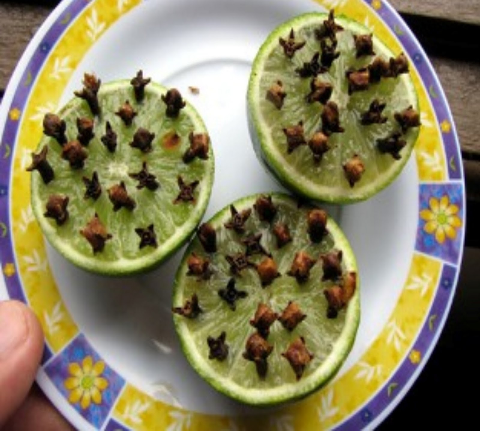 MARIO PINEDO Clavo de olor y limón pueden ser utilizados para ahuyentar zancudos MARIO PINEDO Clavo de olor y limón pueden ser utilizados para ahuyentar zancudos