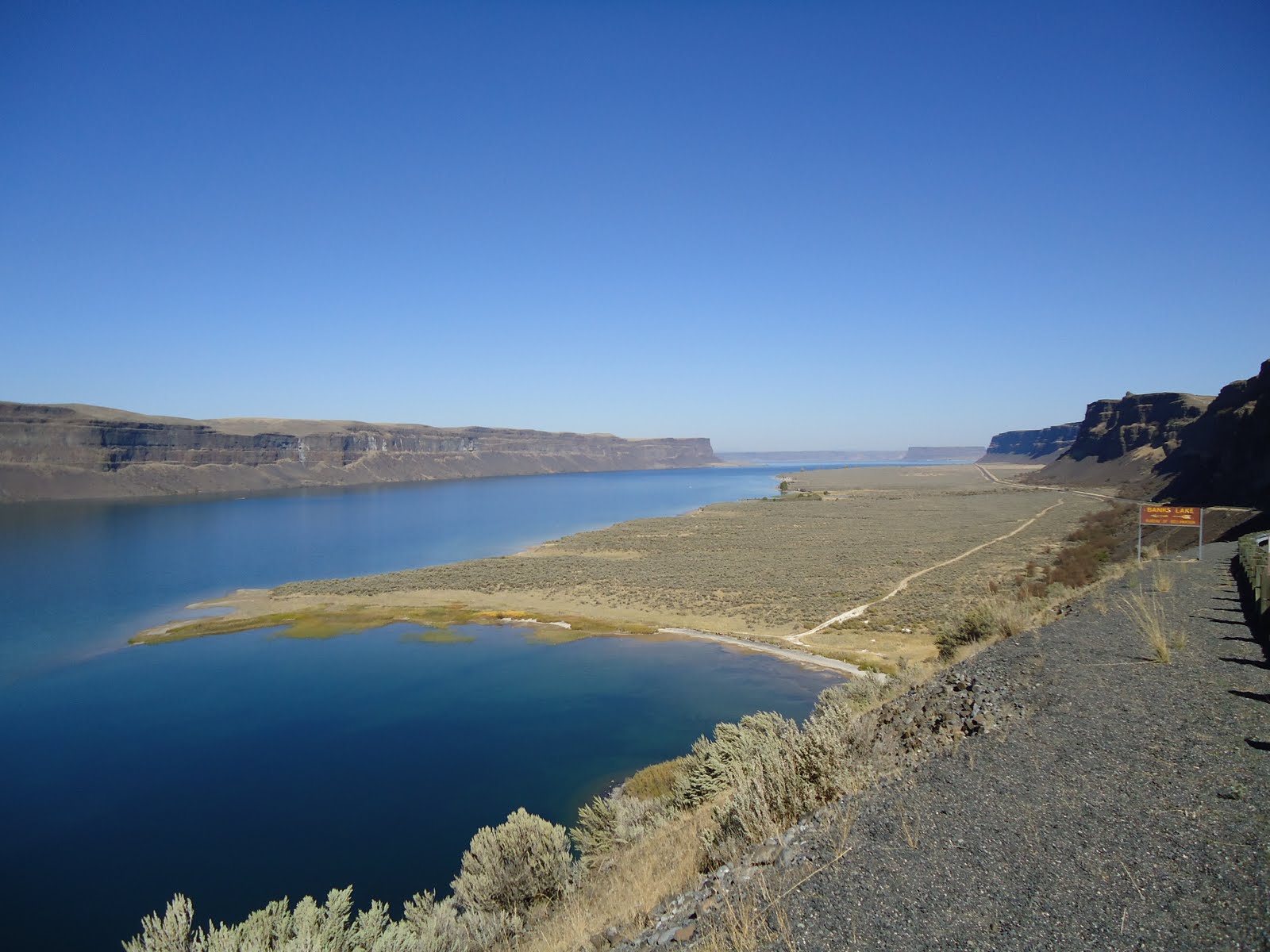 Matthew's Washington Trip On the Road near Grand CouleeBanks Lake