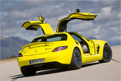 Mercedes SLS AMG electric version comes in 2013