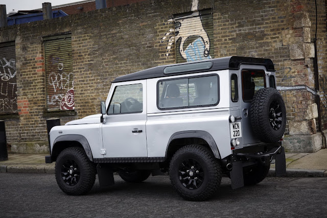 Land rover defender 2012