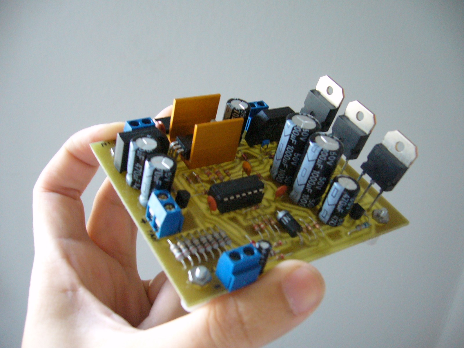 Блок питания для сабвуфера дома