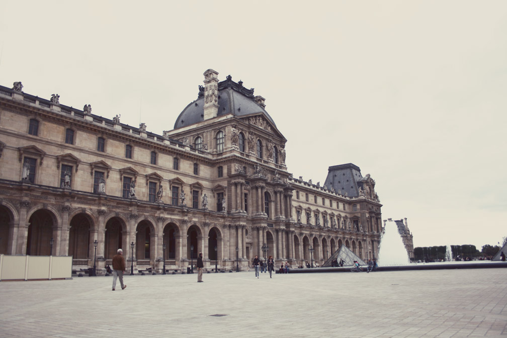[Louvre+1resize.jpg]