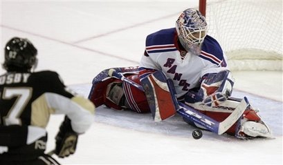 [sid_stopped_by_lundqvist.jpg]