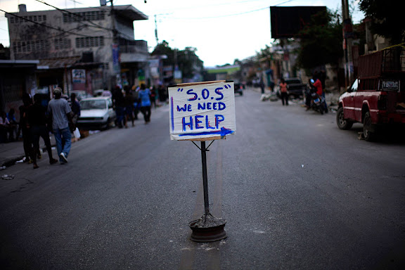 SOS, we need help. Haití pide ayuda.