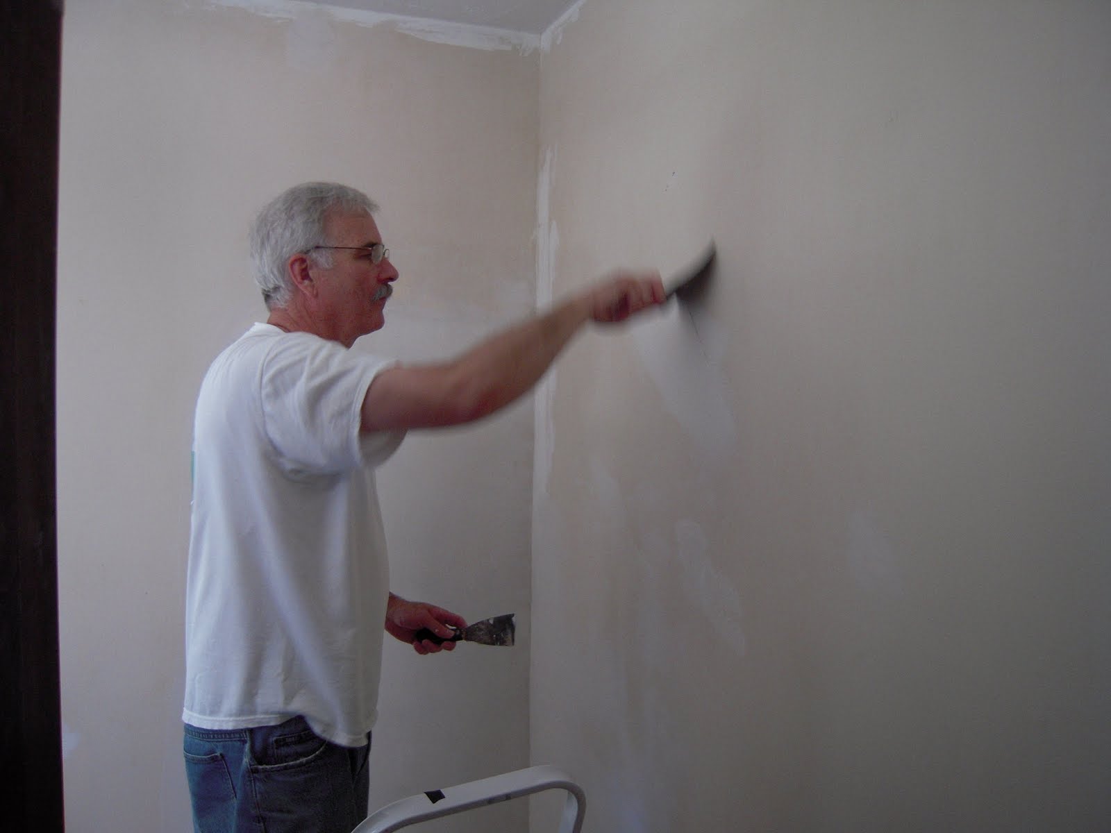 trololo blogg: Wallpaper Over Plaster