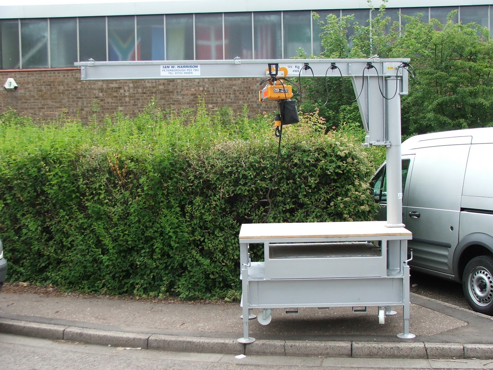 Harrison Fabrication Lifting Limted Mobile jib crane that incoporates