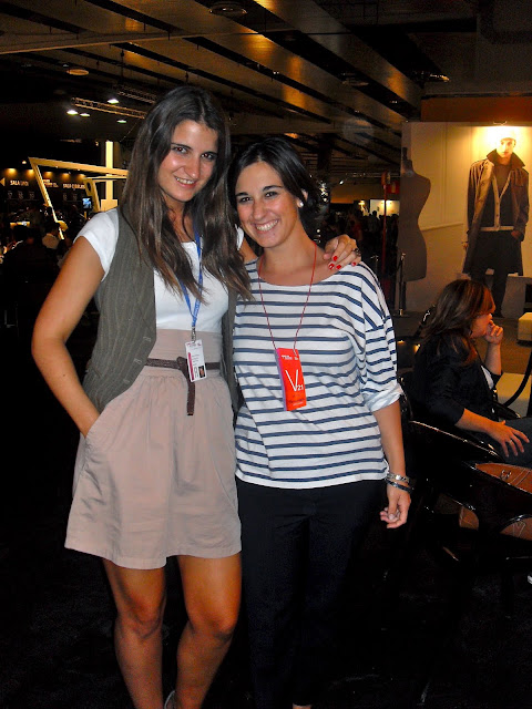 Fashion girls in the fashion week