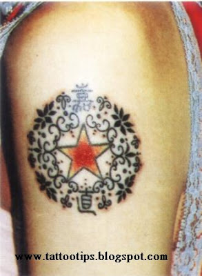 a circle round picture star tattoo