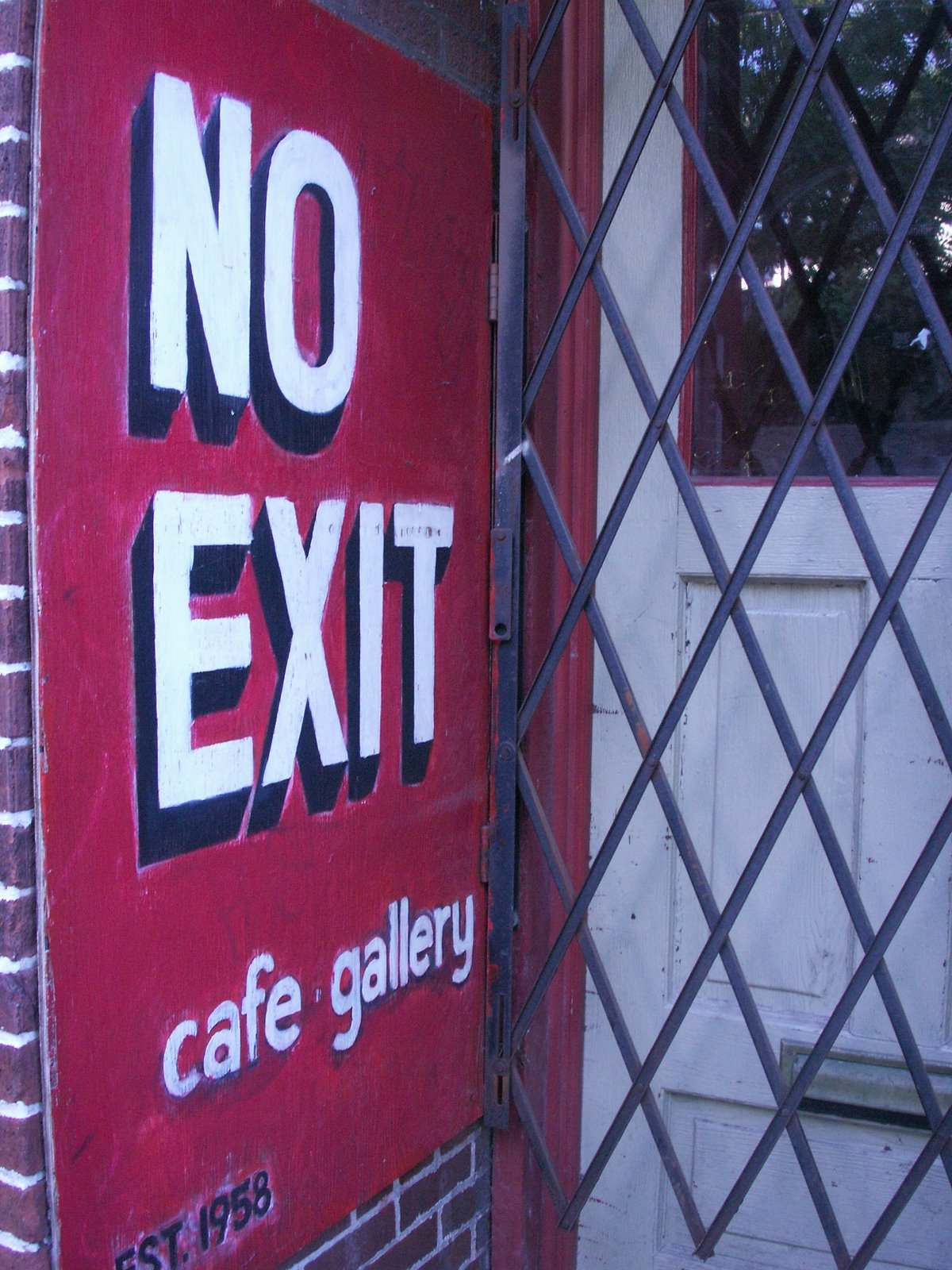 [No+Exit+Cafe+in+Rogers+Park.JPG]