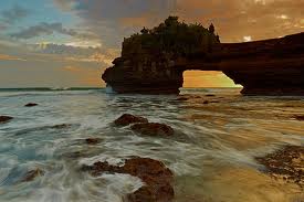 Objek Wisata Tanah Lot - UB UNOFFICIAL - Harmoni Keberagaman